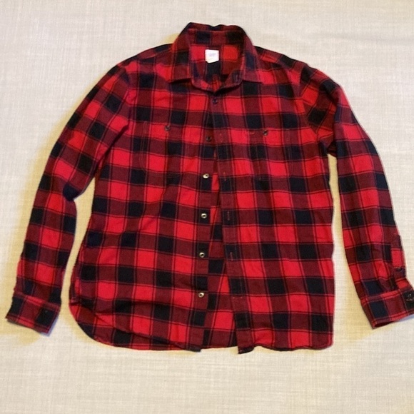 Gap flannel size medium, red and black perfect for fall and winter button up - Picture 5 of 9